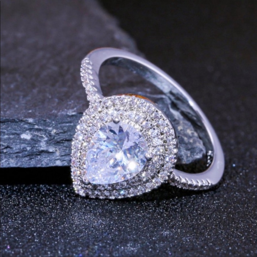TEARDROP 925 STERLING SILVER PEAR CUT DIAMOND RING - Picture 3 of 5